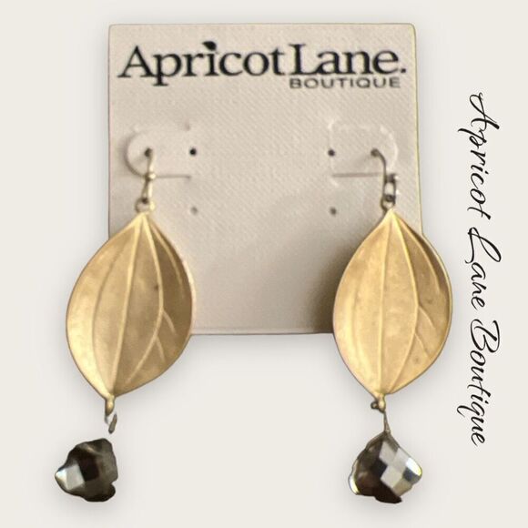 Apricot Lane Boutique Dangle Earrings - Picture 1 of 6